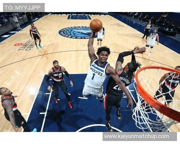 爱德华兹半场表现抢眼13投6中砍下并列最高16分助力球队奋勇争先 爱德华兹半场表现抢眼13投6中砍下并列最高16分助力球队奋勇争先